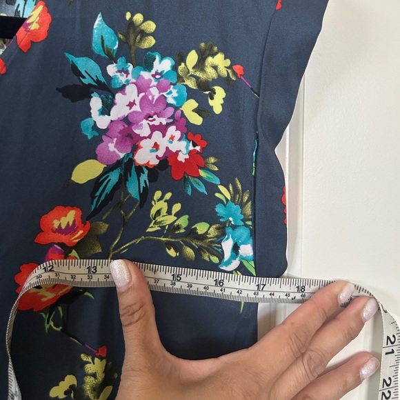 Express vintage Dark Floral V-Neck Blouse from the early 2000s - Picture 5 of 11